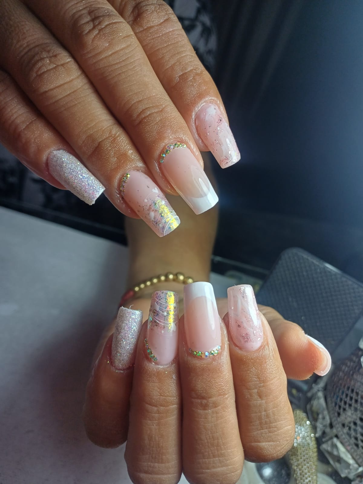 Diseño con piedras brillantes - Andrea Nails